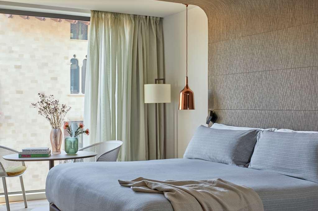 Me Barcelona Hotel Bilik gambar